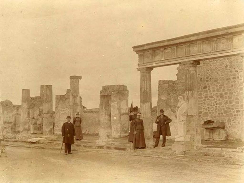 VII.7.32 Pompeii. Old undated photograph. Looking towards the east side of Temple of Apollo. Note the statue, a marble herm of Hermes or Mercury, in front of the fifth column.
Photo courtesy of Rick Bauer.