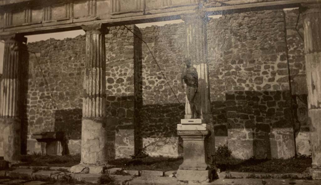 VII.7.32 Pompeii. May 1934, from an album of the Nierhoff family vacation. Looking towards east side.
Photo courtesy of Rick Bauer.