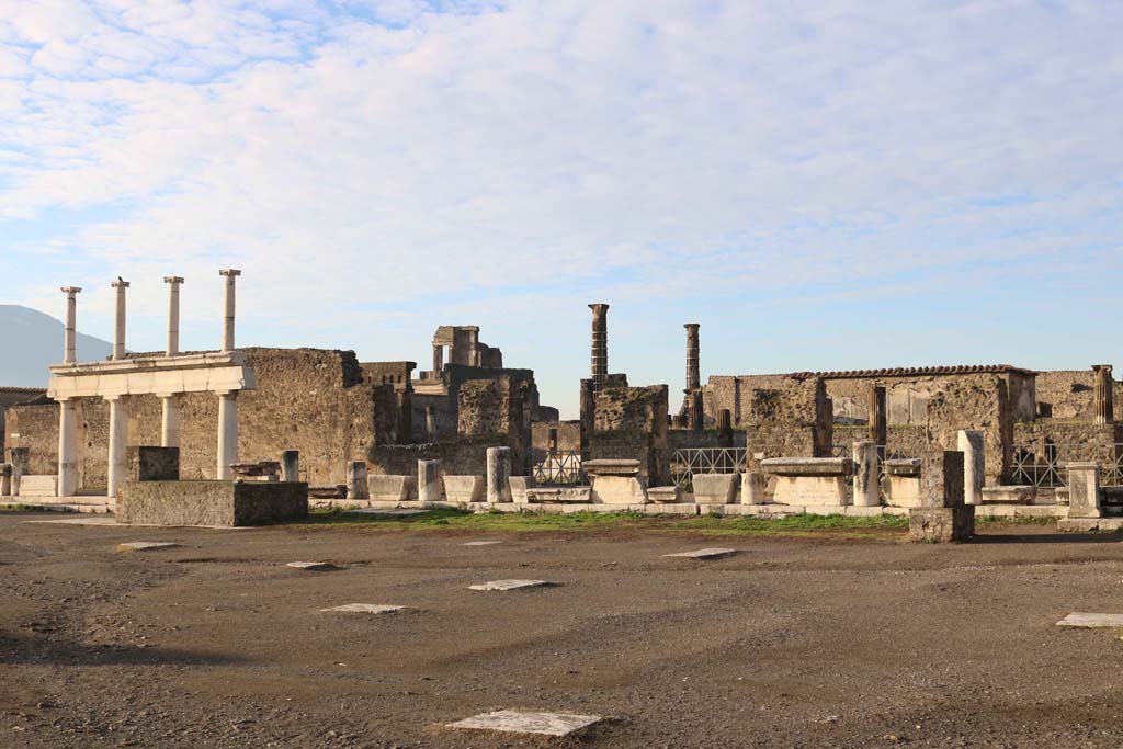 VII.8.00, The Forum, Pompeii. December 2018.
Looking south-west towards west side, with Temple of Apollo at VII.7.32, on right. Photo courtesy of Aude Durand.