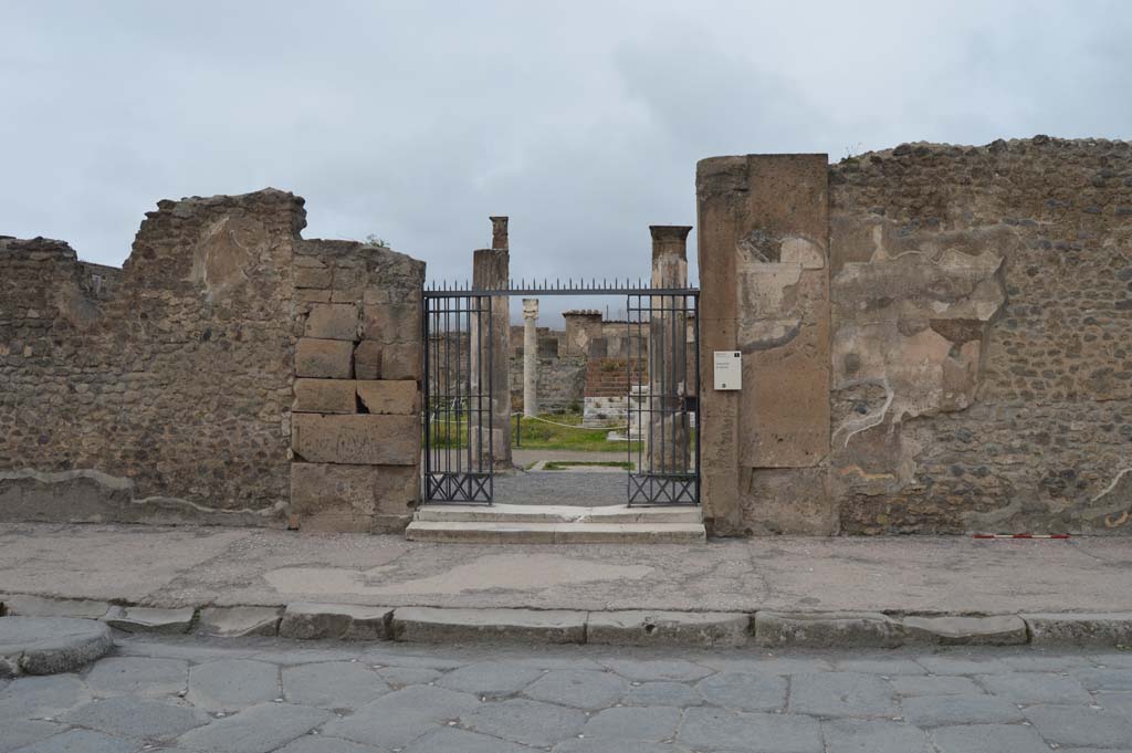 VII.7.32, Pompeii. March 2019. Looking north to entrance doorway.
Foto Taylor Lauritsen, ERC Grant 681269 DÉCOR.