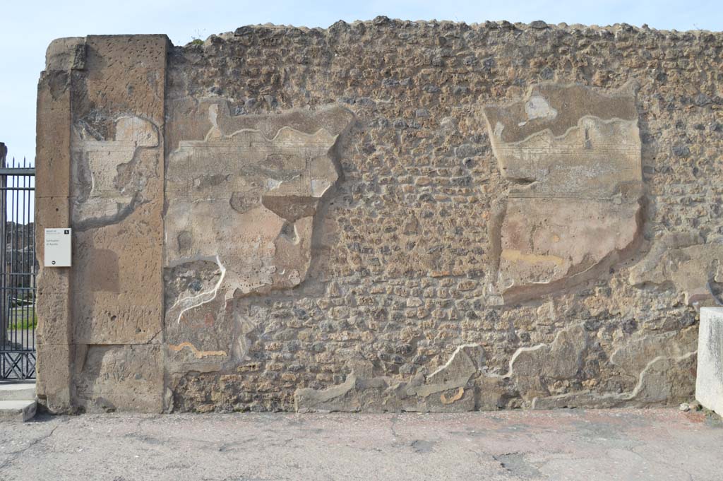 VII.7.32, Pompeii. March 2019. East side of entrance doorway on Via Marina.
Foto Taylor Lauritsen, ERC Grant 681269 DÉCOR.