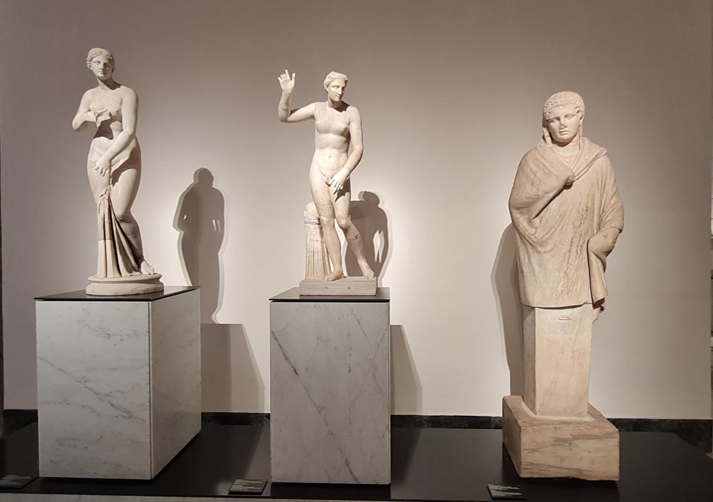 VII.7.32 Pompeii. April 2023.
White marble statue of Aphrodite, Hermaphroditus, and herm of Hermes, originally on display in the portico of the Temple.
Photo courtesy of Giuseppe Ciaramella.