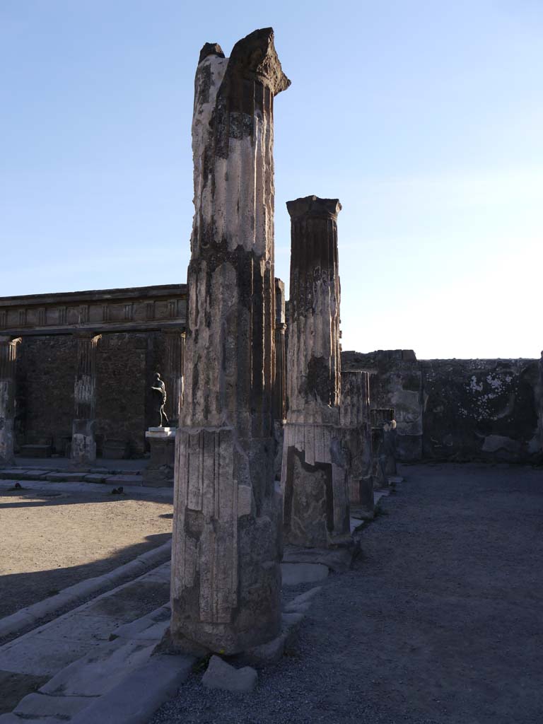 VII.7.32, Pompeii. September 2018. Looking east across south side of Temple.
Foto Anne Kleineberg, ERC Grant 681269 DÉCOR.