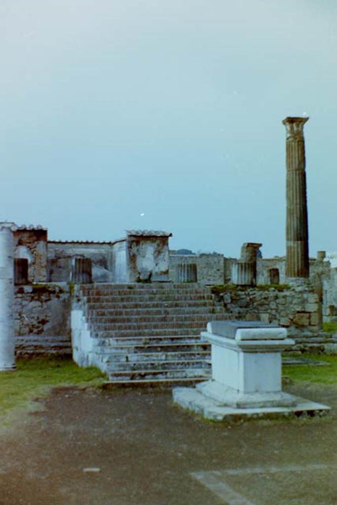 VII.7.32 Pompeii. 4th April 1980, pre earthquake. Looking north towards altar and steps to podium. Photo courtesy of Tina Gilbert.