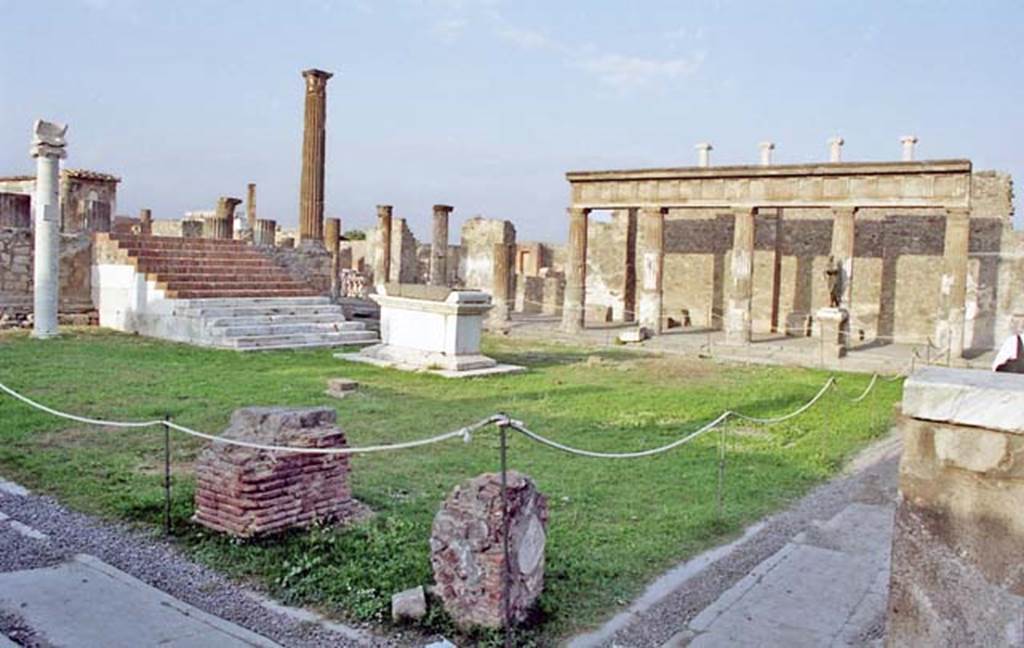 VII.7.32 Pompeii. October 2001. Looking north-east towards altar, podium and cella.
Photo courtesy of Peter Woods.
