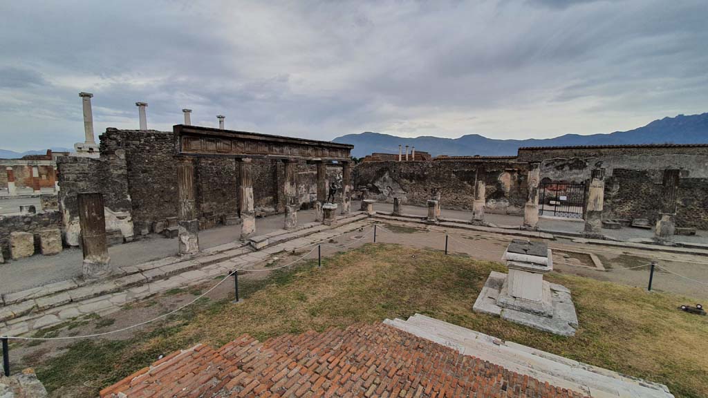 VII.7.32 Pompeii. August 2021. Looking south-east across Temple from top of podium.
Foto Annette Haug, ERC Grant 681269 DÉCOR.