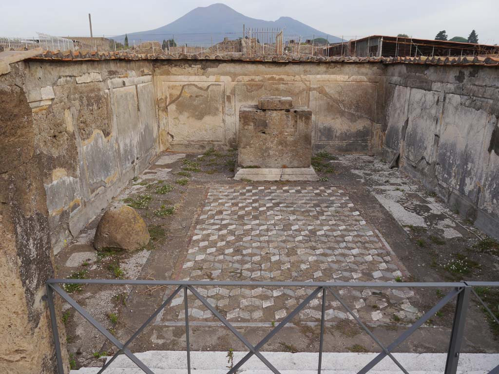 VII.7.32, Pompeii. September 2018. Looking north in cella from entrance doorway.
Foto Anne Kleineberg, ERC Grant 681269 DÉCOR.