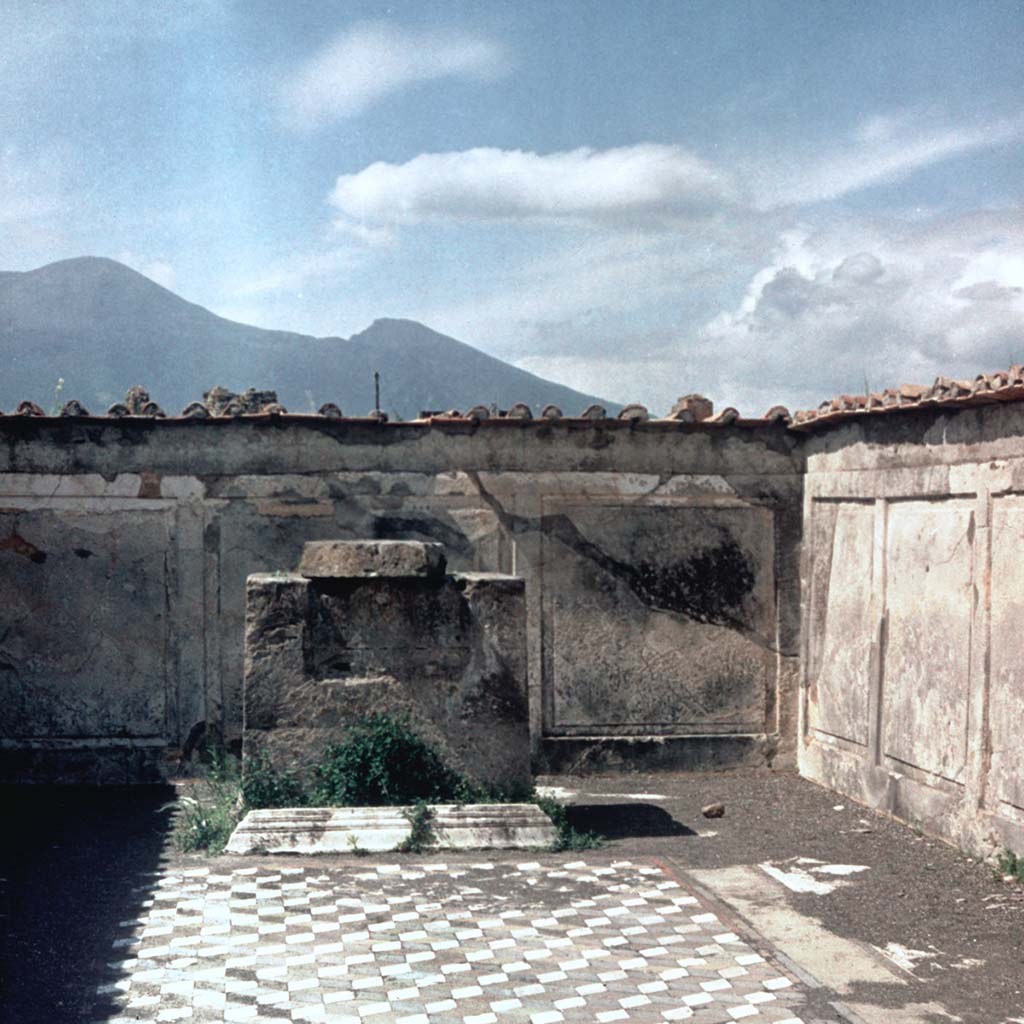 VII.7.32 Pompeii. 1963 photo of the cella (cult chamber) of the Temple of Apollo, Pompeii.
Photo © Bildarchiv Foto Marburg / Foto: unbekannt; Aufn.-Datum: 1963 - Bilddatei-Nr. fmc418396.