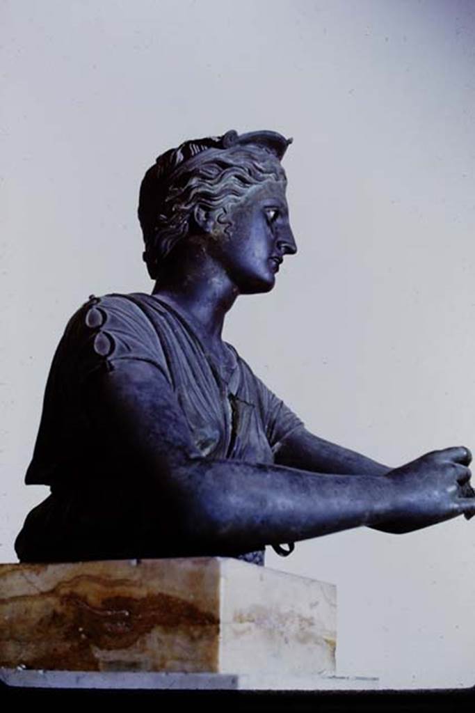 VII.7.32 Pompeii. 1968. Statue of Artemis, now in Naples Archaeological Museum.
Photo by Stanley A. Jashemski.
Source: The Wilhelmina and Stanley A. Jashemski archive in the University of Maryland Library, Special Collections (See collection page) and made available under the Creative Commons Attribution-Non Commercial License v.4. See Licence and use details. J68f1398