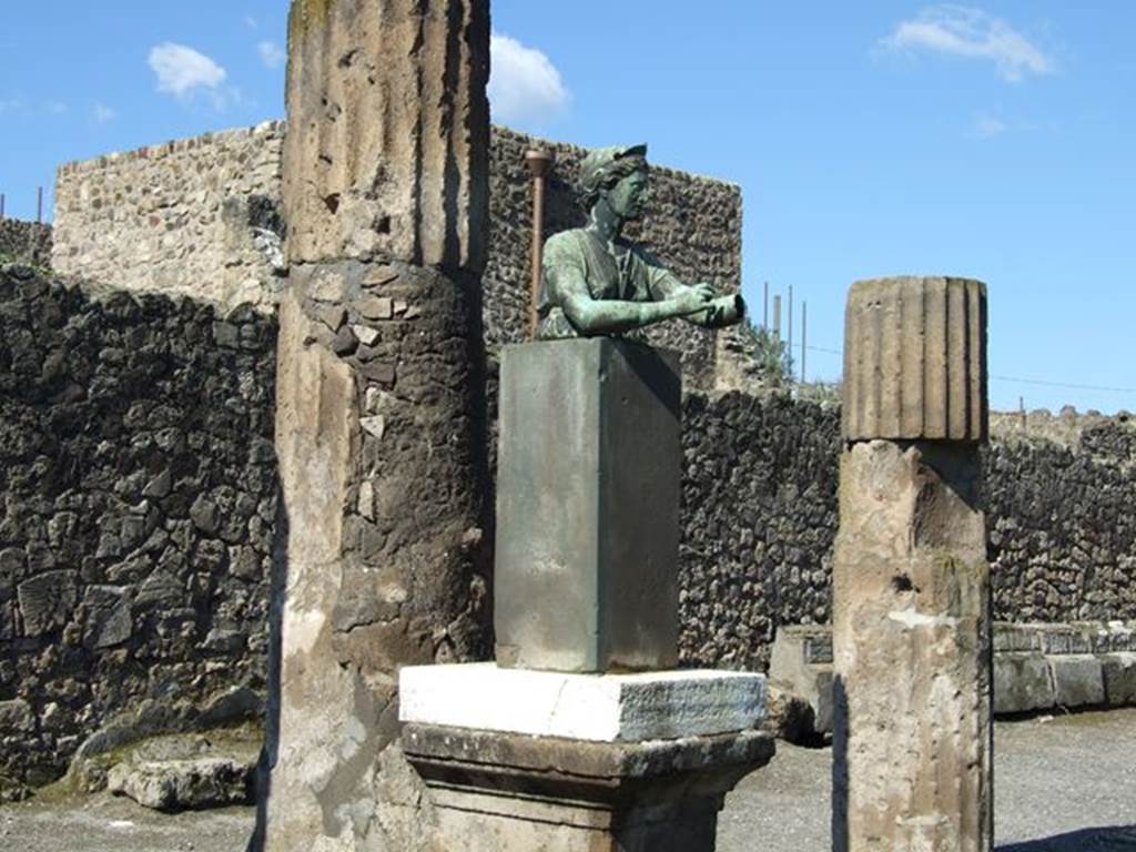 VII.7.32 Pompeii. March 2009. The statue of Artemis is in front of the third column on the west side.