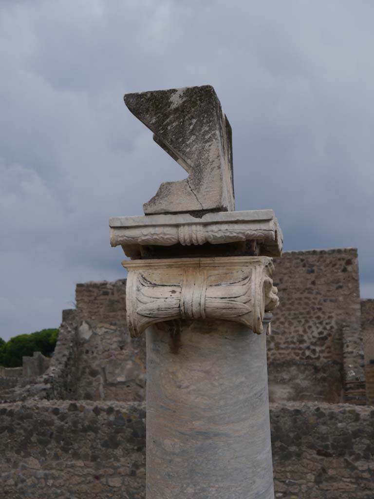 VII.7.32, Pompeii. September 2018. Looking towards east side of sundial.
Foto Anne Kleineberg, ERC Grant 681269 DÉCOR.