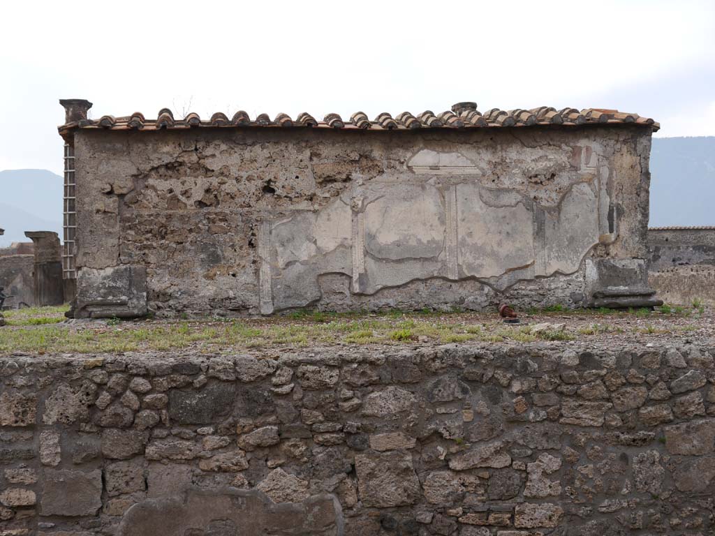 VII.7.32, Pompeii. September 2018. Exterior north wall of cella.
Foto Anne Kleineberg, ERC Grant 681269 DÉCOR.
