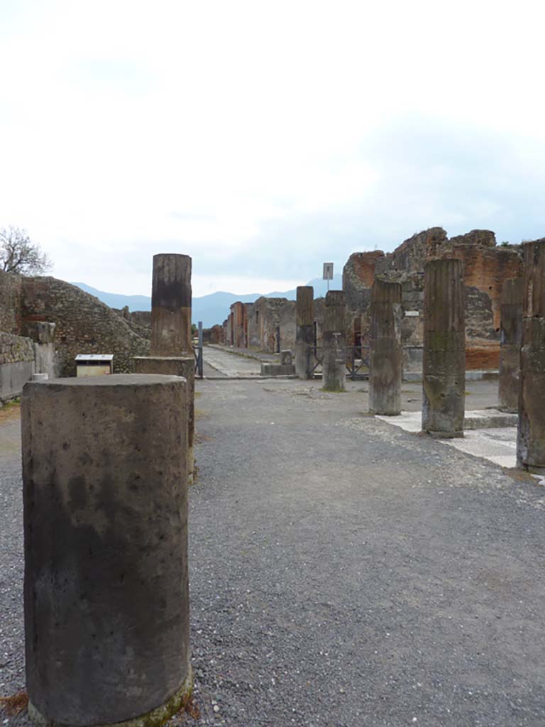 VII.8, Pompeii Forum. March 2014.
Looking south along east portico in south-east corner of Forum, towards Via delle Scuole.
Foto Annette Haug, ERC Grant 681269 DÉCOR.