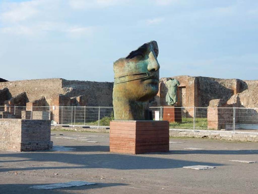 VII.8 Pompeii Forum. May 2016. Looking towards the eastern side. Two of the 30 monumental sculptures by Igor Mitoraj located around the area of Pompeii, on display until January 2017. Photo courtesy of Buzz Ferebee.