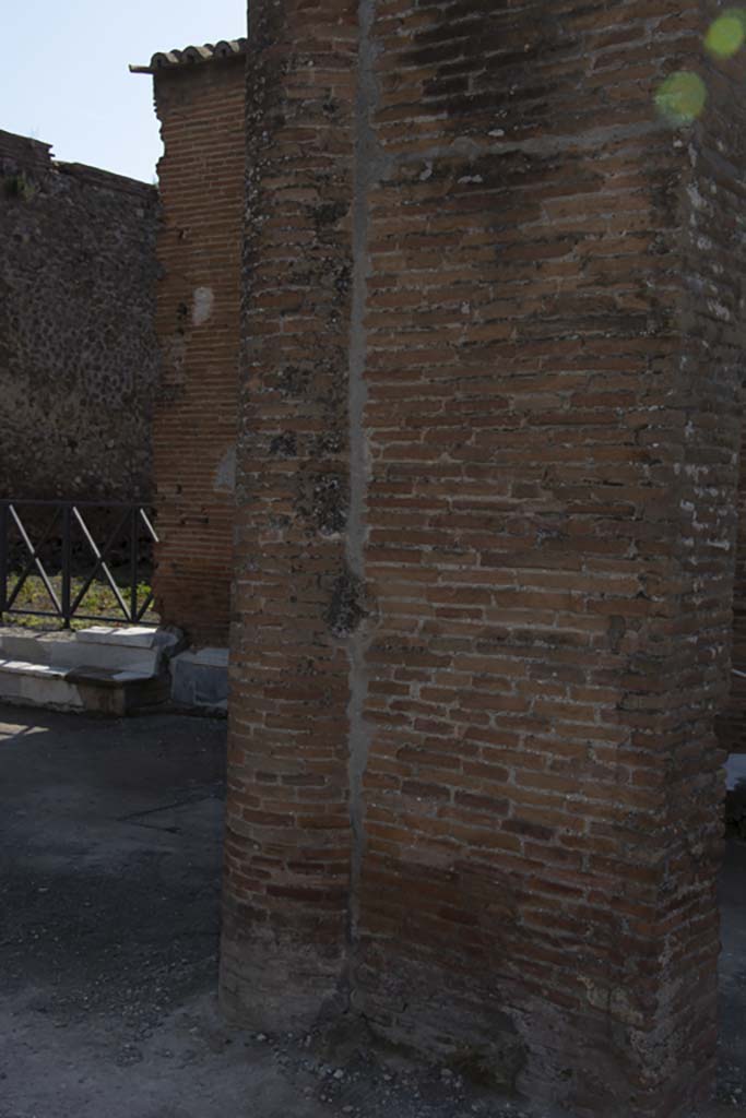 VII.8 Pompeii Forum. March 2019.
Masonry pillar with embedded column on south side of forum, near entrance VII.8.9.
Foto Annette Haug, ERC Grant 681269 DÉCOR.