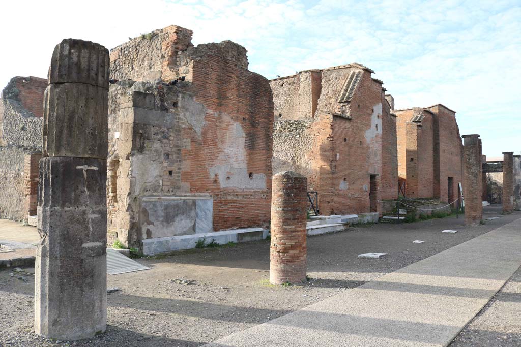 VII.8 Pompeii Forum. December 2018. Looking west across south wall of Forum, from portico. Photo courtesy of Aude Durand.
