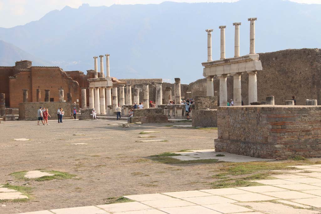 VII.8 Pompeii. September 2017. Looking towards the south-west corner of the Forum, and along the west side.
Photo courtesy of Klaus Heese.