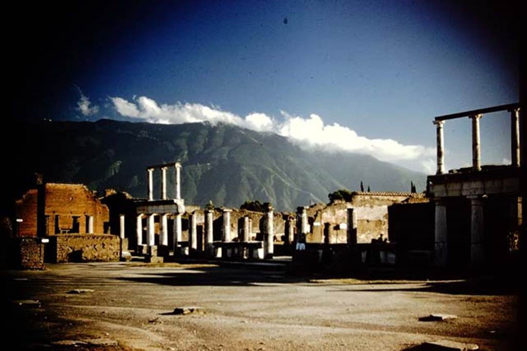 VII.8 Pompeii Forum. 1959. Looking towards the south-west corner. Photo by Stanley A. Jashemski.
Source: The Wilhelmina and Stanley A. Jashemski archive in the University of Maryland Library, Special Collections (See collection page) and made available under the Creative Commons Attribution-Non Commercial License v.4. See Licence and use details.
J59f0238