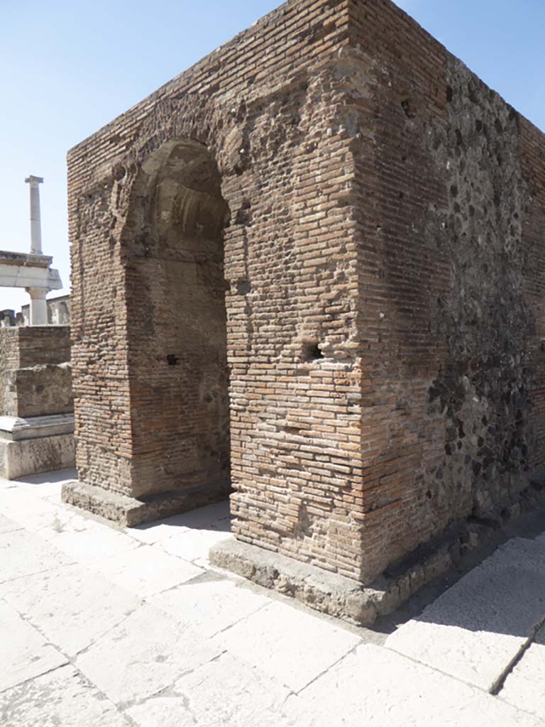 VII.8 Pompeii. South side of forum. September 2018. Looking north-west.
Foto Annette Haug, ERC Grant 681269 DÉCOR.
