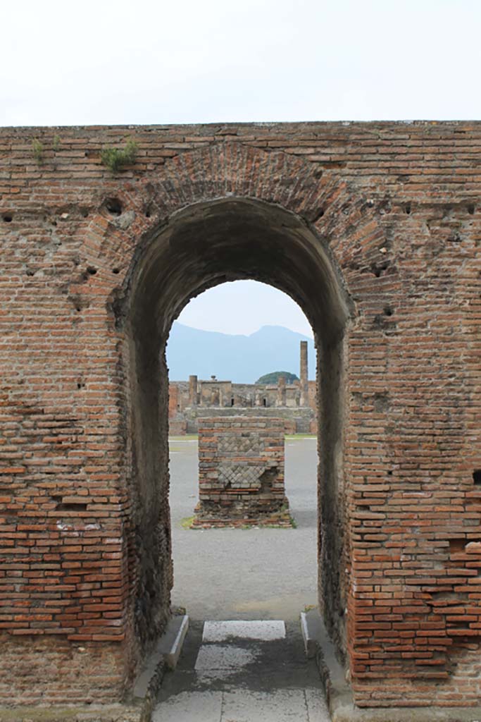VII.8 Pompeii Forum. March 2014.
Looking north towards detail of masonry of arched monument of Augustus.
Foto Annette Haug, ERC Grant 681269 DÉCOR.