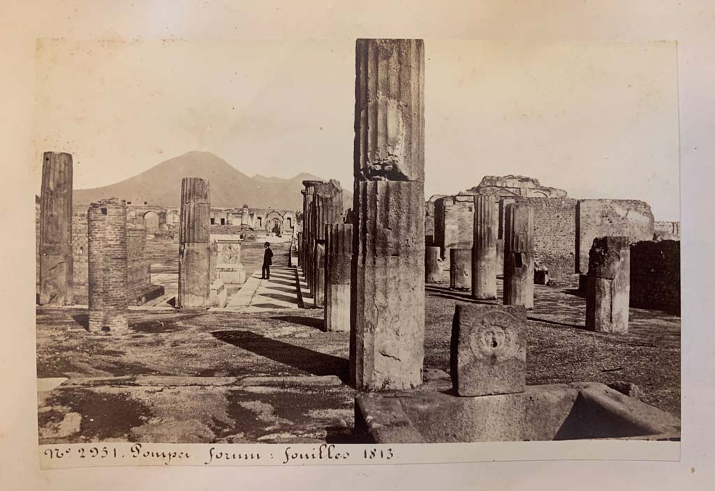 VII.8 Pompeii. Photo numbered 2951 from an album of Michele Amodio dated 1874, entitled “Pompei, destroyed on 23 November 79, discovered in 1745”.
Looking north towards Forum from fountain at end of Via delle Scuole. Photo courtesy of Rick Bauer.