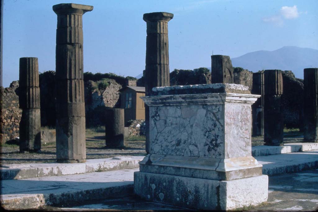 VII.8.00 Pompeii. 4th December 1971. Looking towards north and west side of marble base in south-east corner of Forum.
Photo courtesy of Rick Bauer, from Dr George Fay’s slides collection.