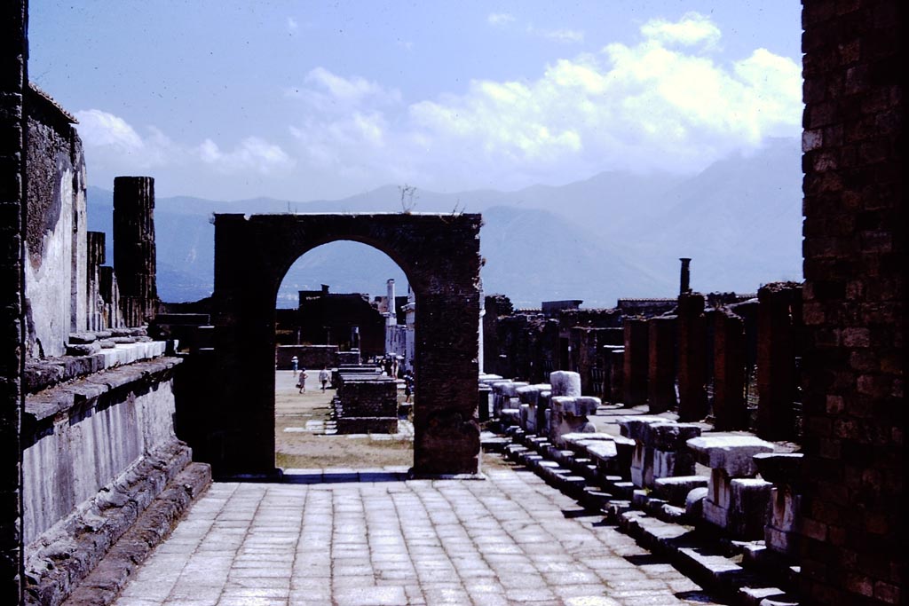 VII.8 Pompeii Forum. 1966. Looking south along west side. Photo by Stanley A. Jashemski.
Source: The Wilhelmina and Stanley A. Jashemski archive in the University of Maryland Library, Special Collections (See collection page) and made available under the Creative Commons Attribution-Non-Commercial License v.4. See Licence and use details.
J66f0680