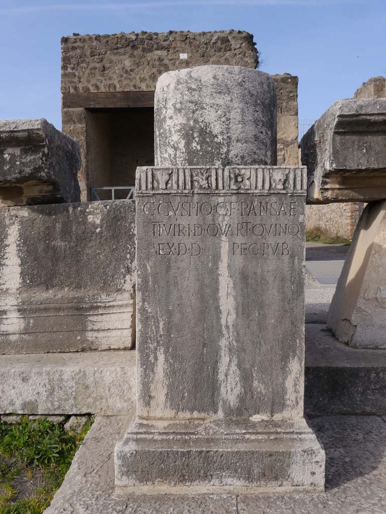 VII.8.00, Pompeii Forum. March 2019. Pedestal base for C. Cuspio Pansae in north-west corner.
Foto Anne Kleineberg, ERC Grant 681269 DÉCOR.