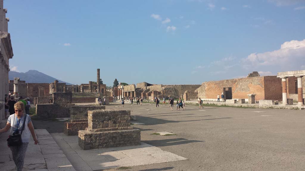 VII.8.00 Pompeii. September 2017. Looking north-east, from west side of Forum. Photo courtesy of Klaus Heese.