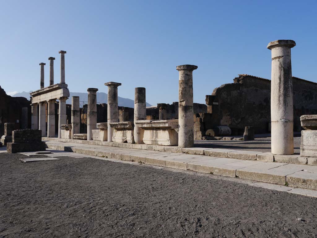 VII.8.00, Pompeii. March 2019.
Looking south-west across Forum towards the entrance/exit to Via Marina, on right.
Foto Anne Kleineberg, ERC Grant 681269 DÉCOR.