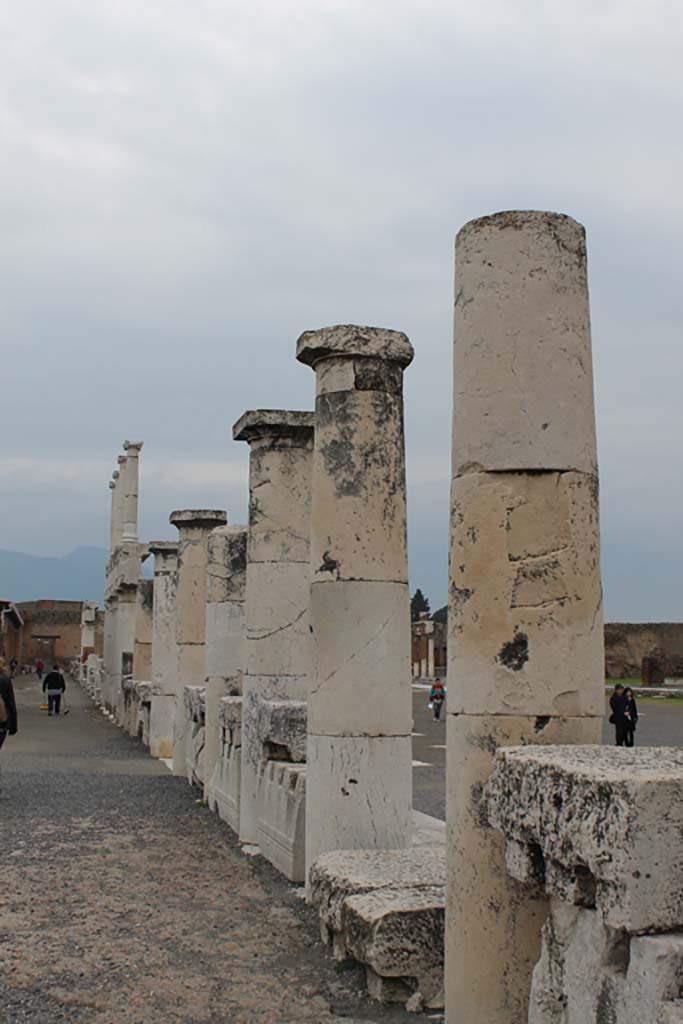 VII.8 Pompeii Forum. March 2014.
Looking north along west side of Forum portico, from south-west corner.
Foto Annette Haug, ERC Grant 681269 DÉCOR.