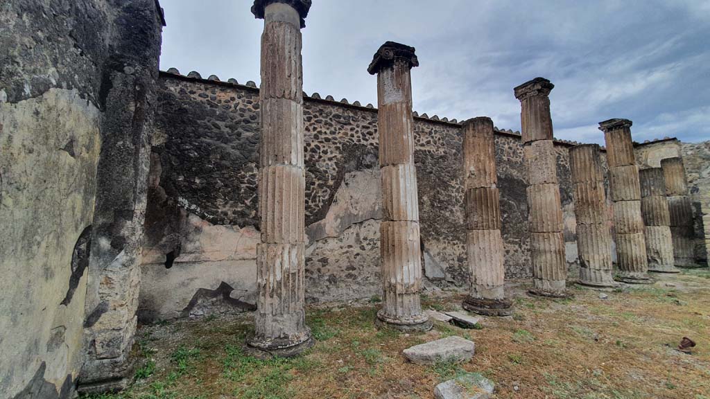 VII.8.1 Pompeii. August 2021. Looking towards south-west corner and along west wall. 
Foto Annette Haug, ERC Grant 681269 DÉCOR.

