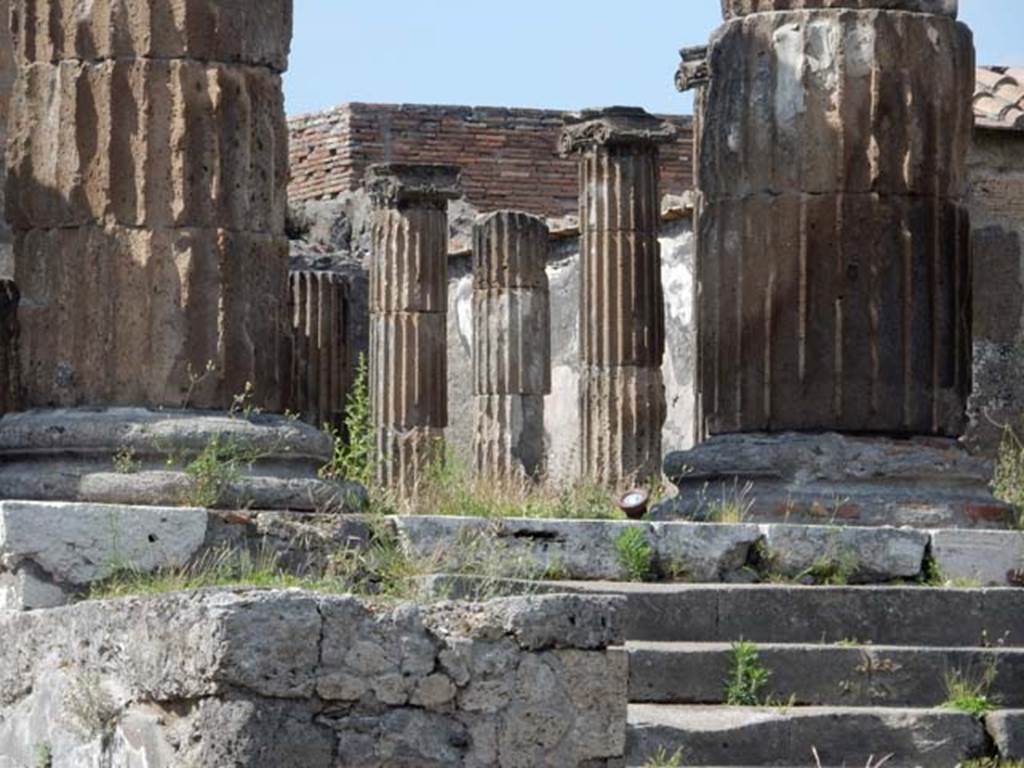 VII.8.1 Pompeii, May 2018. Looking towards columns near east wall of cella. Photo courtesy of Buzz Ferebee.