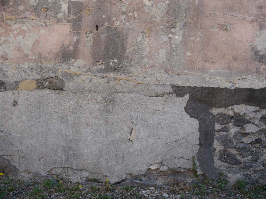 VII.8.01 Pompeii. September 2018. Detail of east wall with remaining painted decoration.
Foto Anne Kleineberg, ERC Grant 681269 DÉCOR.