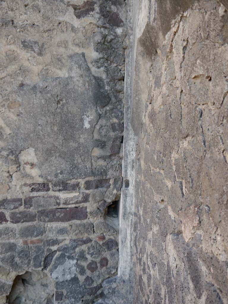 VII.8.1 Pompeii, September 2018. Niche in north wall of Forum, and upper wall of Forum and west wall of Temple.
Foto Anne Kleineberg, ERC Grant 681269 DÉCOR.