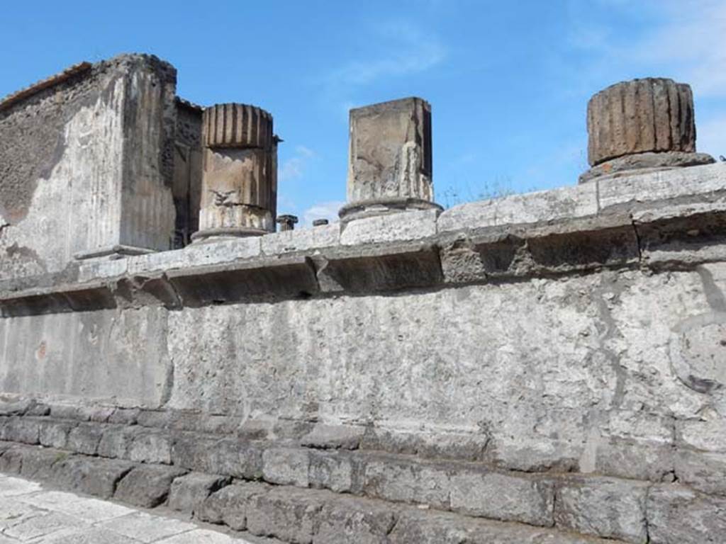 VII.8.1 Pompeii, May 2018. Detail of west wall. Photo courtesy of Buzz Ferebee.