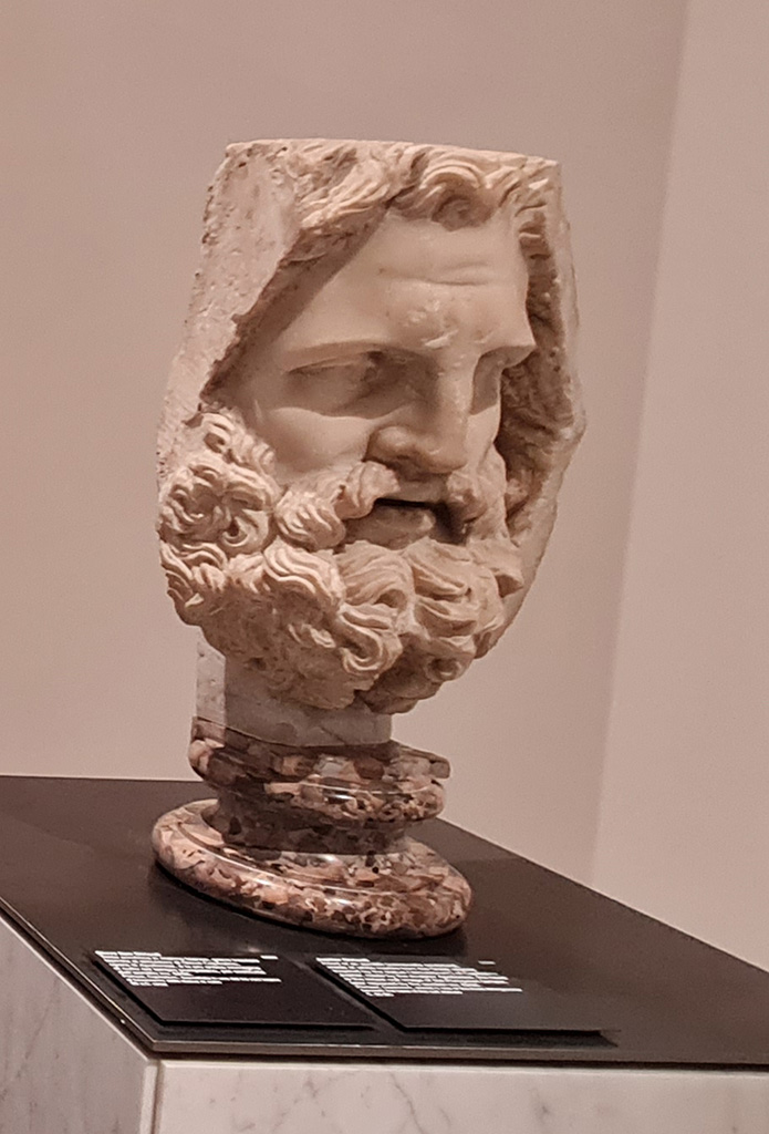 VII.8.1 Pompeii. White marble acrolithic bust of Jupiter.
The head is the oldest cult image (c. 80 BC) of the Pompeian Temple, later replaced by the acrolith inventory number 6266.
It was stored in one of the three rooms beneath the base of the cult statues.
Now in Naples Archaeological Museum. Inventory number 6260.