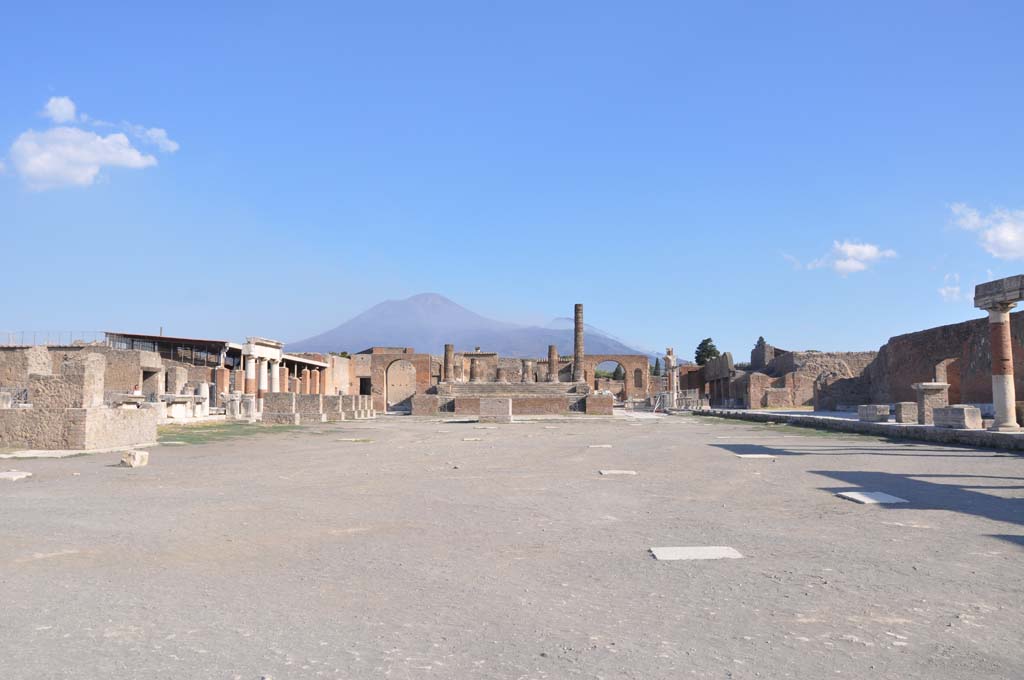 VII.8.01 Pompeii. July 2017. Looking north across Forum towards Temple.
Foto Anne Kleineberg, ERC Grant 681269 DÉCOR.