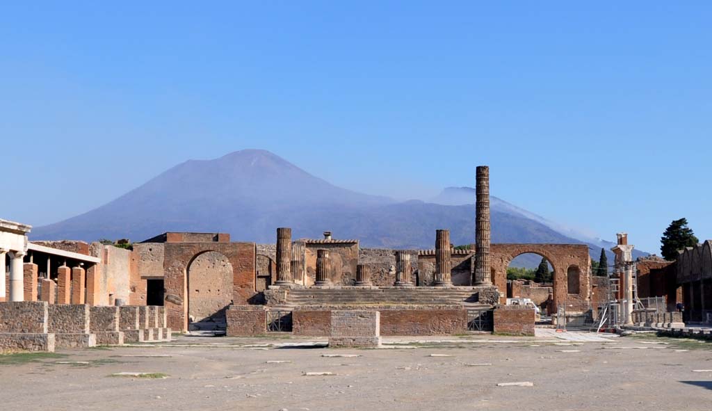 VII.8.01 Pompeii. July 2017. Temple of Jupiter, on north side of Forum.
Foto Anne Kleineberg, ERC Grant 681269 DÉCOR.