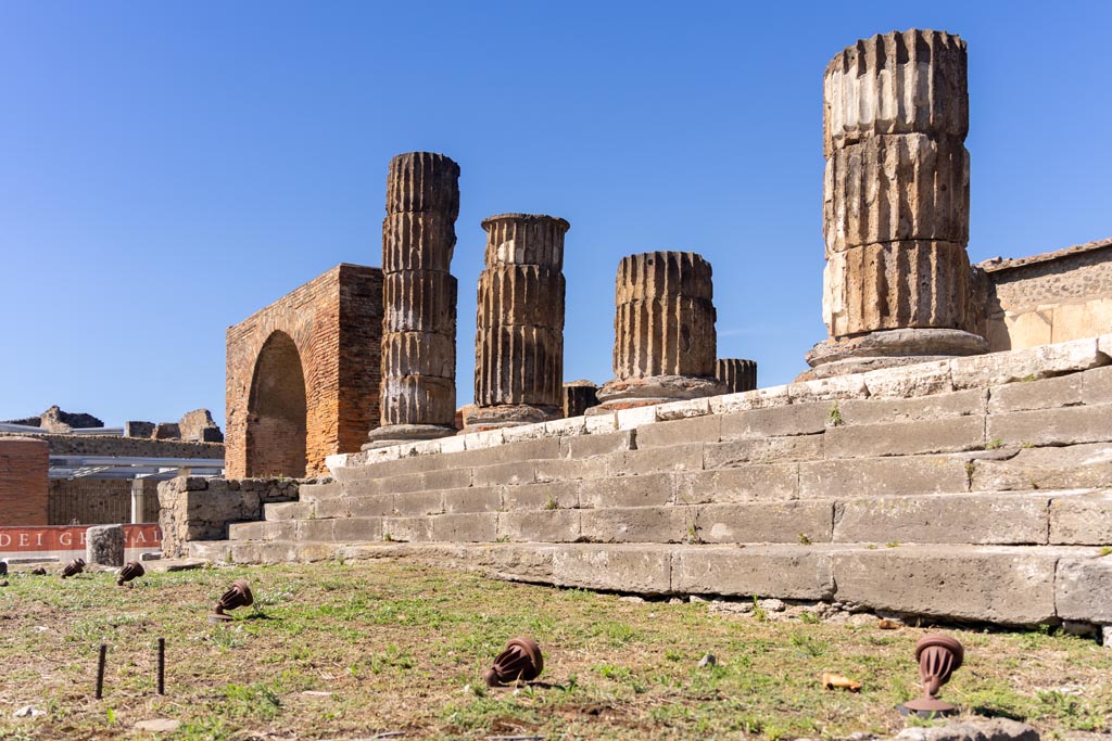 VII.8.1 Pompeii. October 2023. Looking north-west towards central steps. Photo courtesy of Johannes Eber.