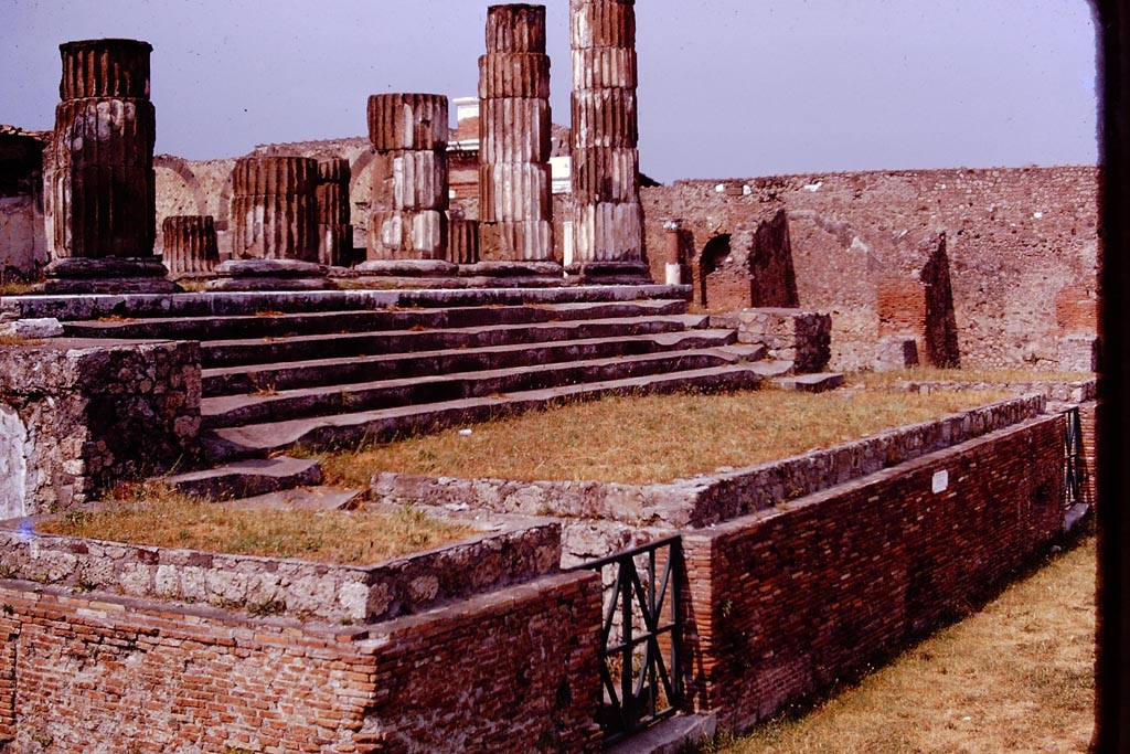 VII.8.1 Pompeii. 1974. Looking across Temple from west side. Photo by Stanley A. Jashemski.
Source: The Wilhelmina and Stanley A. Jashemski archive in the University of Maryland Library, Special Collections (See collection page) and made available under the Creative Commons Attribution-Non-Commercial License v.4. See Licence and use details.
J74f0159