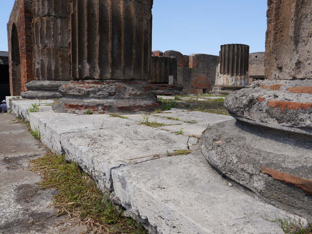 VII.8.01 Pompeii September 2018. Looking north-west from top of steps.
Foto Anne Kleineberg, ERC Grant 681269 DÉCOR.
