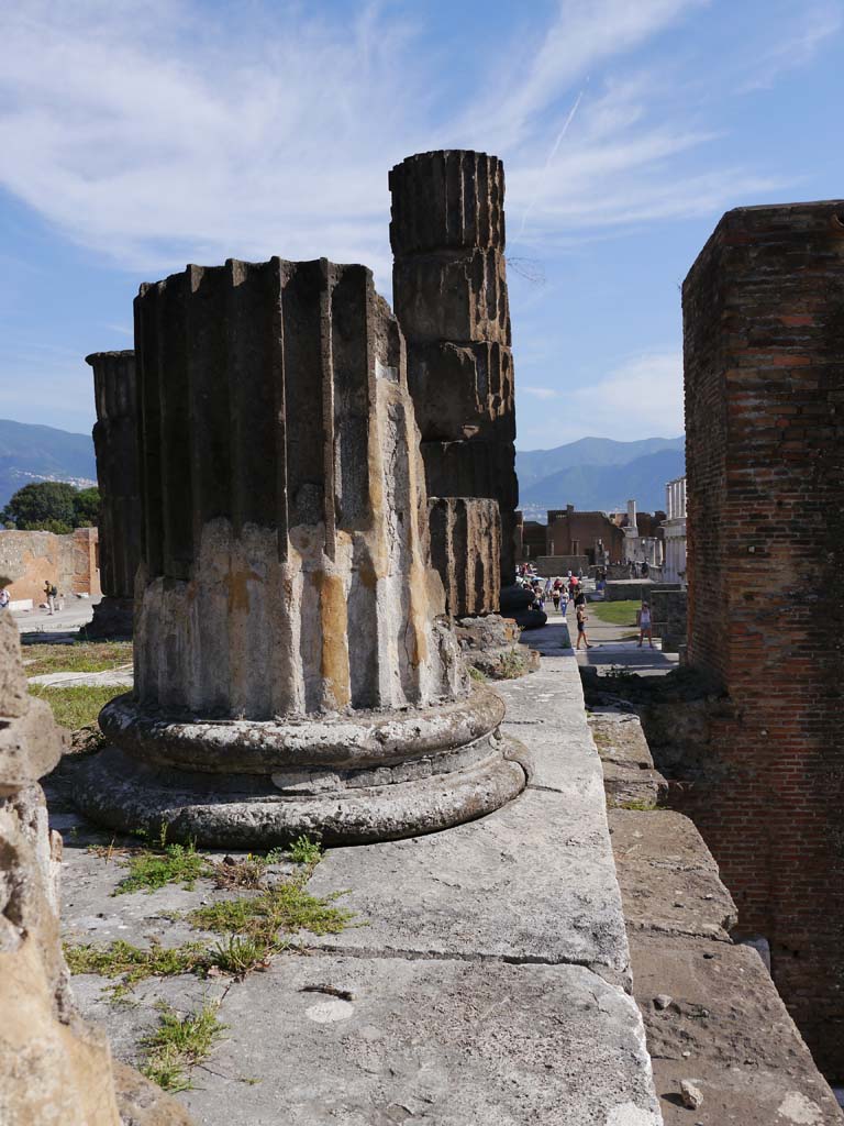 VII.8.01 Pompeii. September 2018. Looking south from west side of podium.
Foto Anne Kleineberg, ERC Grant 681269 DÉCOR.