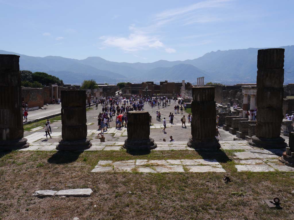 VII.8.01 Pompeii. September 2018. Looking south from podium, towards Forum.
Foto Anne Kleineberg, ERC Grant 681269 DÉCOR.