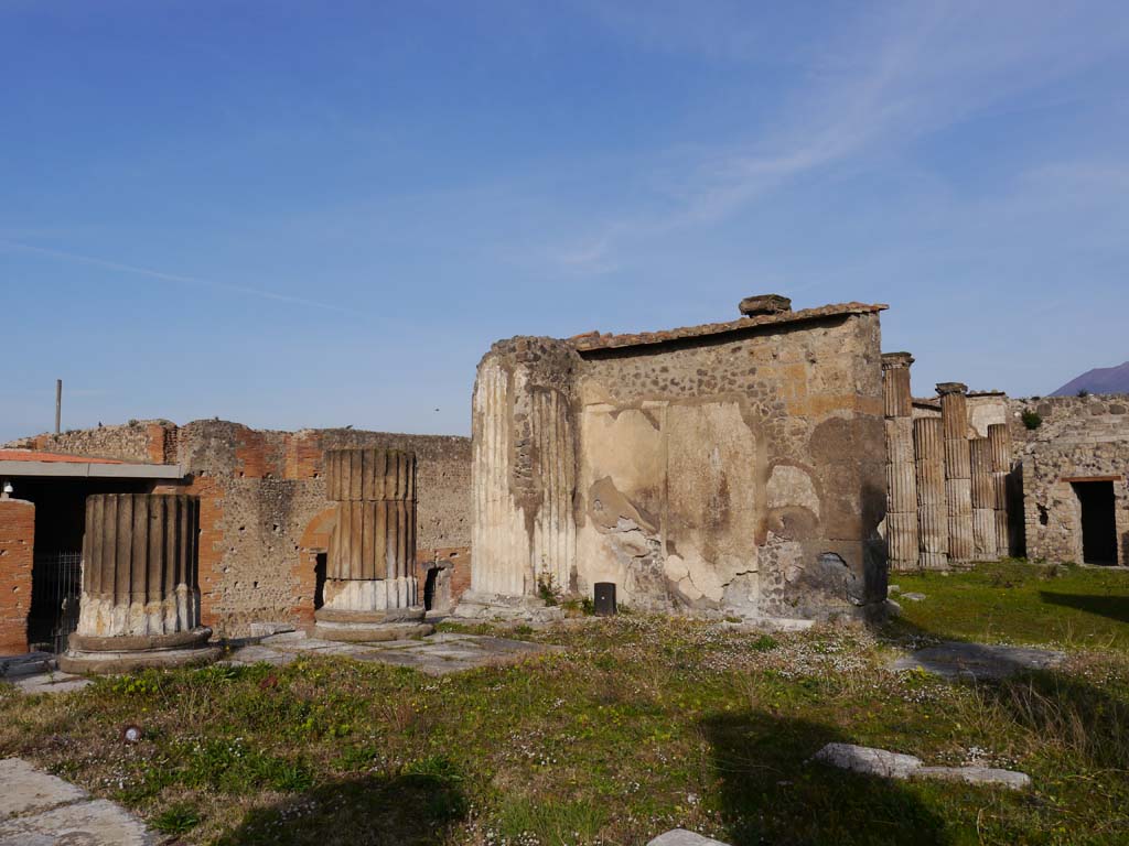 VII.8.01 Pompeii. March 2019. Looking north-west from top of podium.
Foto Anne Kleineberg, ERC Grant 681269 DÉCOR.