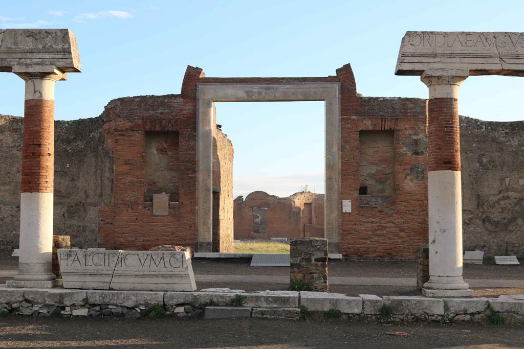 VII.9.1 Pompeii. December 2018. Portico 1. Entrance 6. Photo courtesy of Aude Durand.