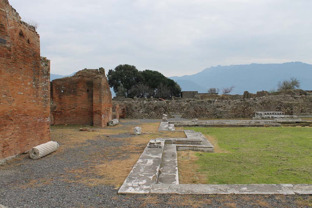 VII.9.1 Pompeii. March 2014. Looking south across colonnade 9 at east end, towards south-east corner.
Foto Annette Haug, ERC Grant 681269 DÉCOR.