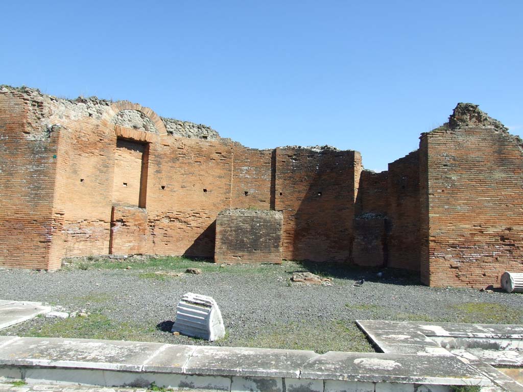 VII.9.1 Pompeii. March 2009. Large central apse 10 in rear wall at east end.
The pedestal in the centre was for a statue of Concordia Augusta in the image of Livia.
The two niches may have had statues of Tiberius and Drusus.
See Mau, A., 1907, translated by Kelsey F. W. Pompeii: Its Life and Art. New York: Macmillan. (p. 116).