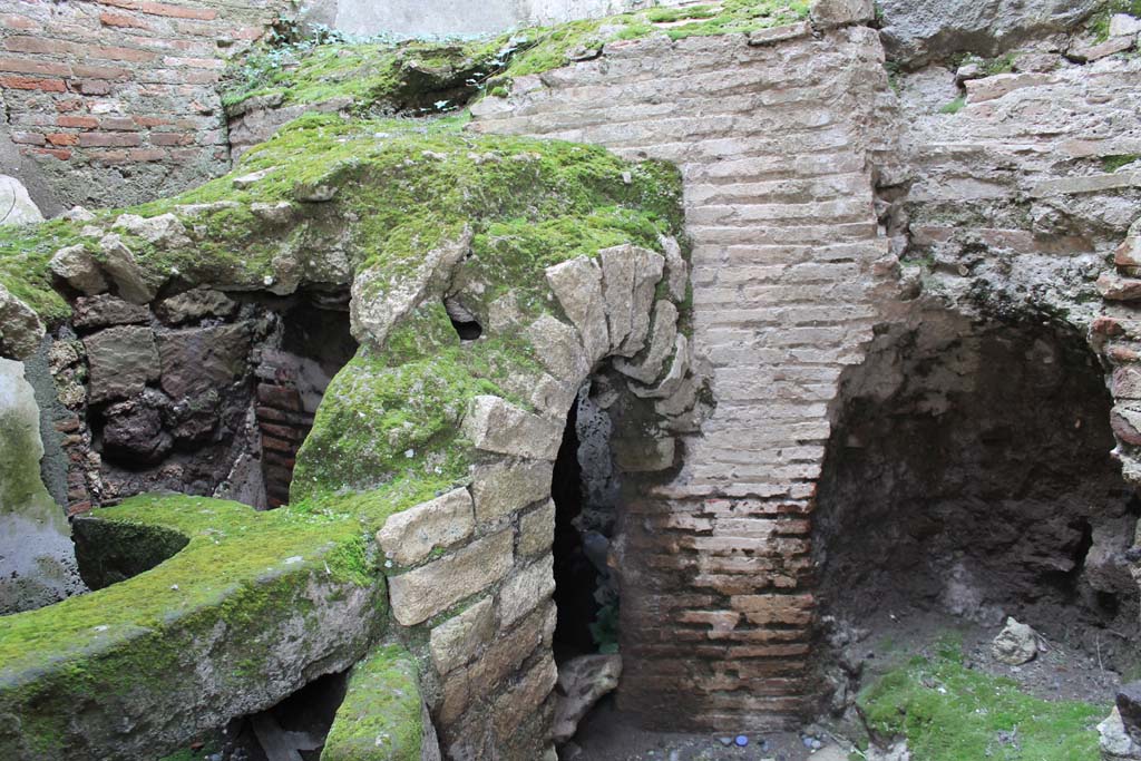 VII.9.1 Pompeii. March 2014. East side of room 8.
Foto Annette Haug, ERC Grant 681269 DÉCOR.