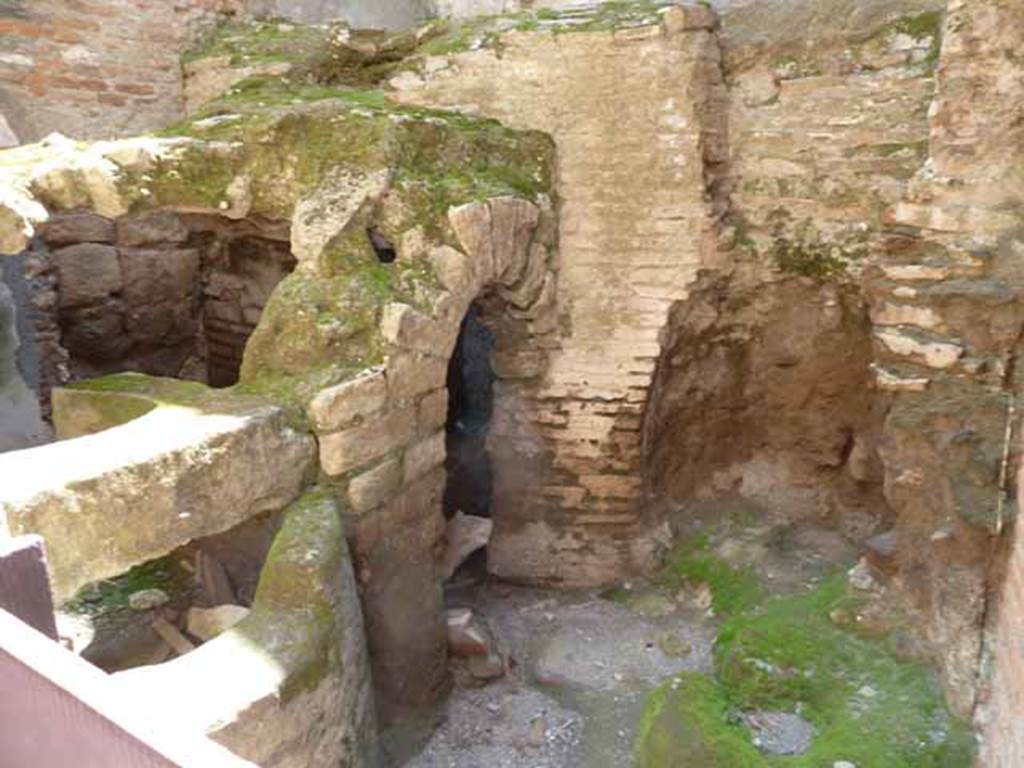 VII.9.1 Pompeii. May 2010. Lower east and south sides of porter’s room 8.